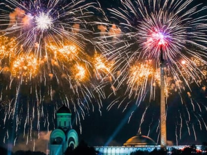 Праздничный салют в честь Дня Победы состоялся в Москве