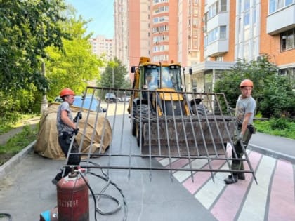 В Конькове демонтировали незаконно установленное металлическое ограждение