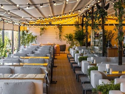 Власти посоветовали столичным ресторанам закрыть летние веранды из-за непогоды