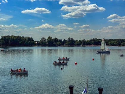 Кубок префекта ВАО по гребле на шлюпках впервые состоялся на Белом озере