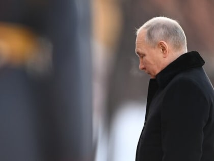 Путин возложил венок к Могиле Неизвестного Солдата