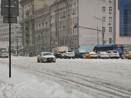 Снегопад заставил городские службы перейти на усиленный режим
