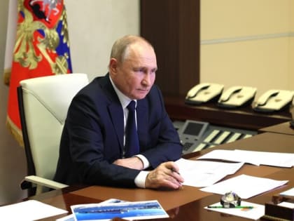 Песков: Путин заканчивает рабочий день далеко за полночь и рано утром на связи