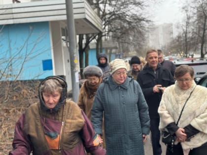 Глава управы Ясенева обсудил с жителями благоустройство дома 26 на Литовском бульваре