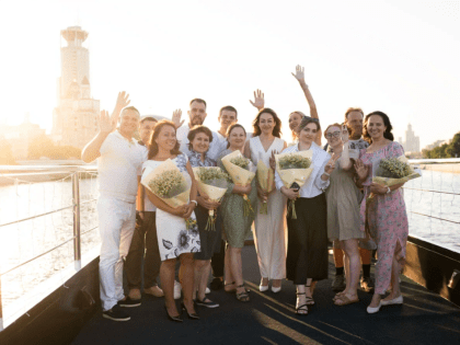 Для многодетных семей Восточного округа организовали праздничную экскурсию на теплоходе