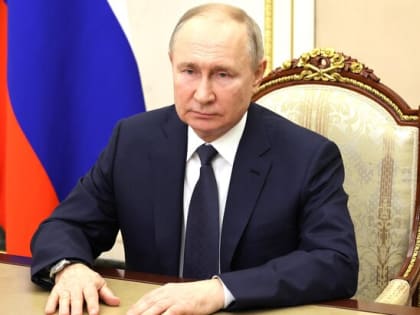 Путин поздравил сотрудников МЧС России с Днем спасателя