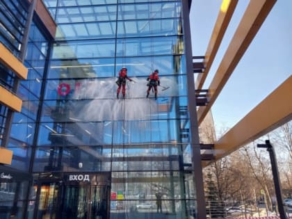 В Конькове промывают торговые объекты