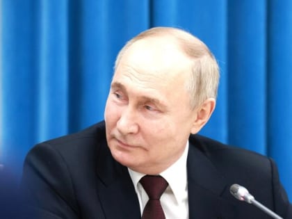 Путин на встрече с молодежью пошутил, что тоже хотел бы прическу с дредами