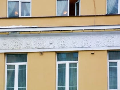 Фасады трех домов с изображениями животных капитально отремонтировали в Москве