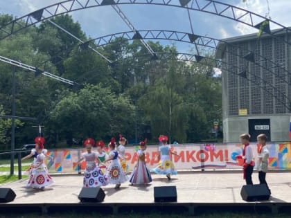 Хореографический коллектив школы №1279 принял участие в фестивале национальных культур