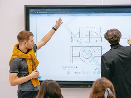 Собянин рассказал о грантах для разработчиков образовательных материалов МЭШ