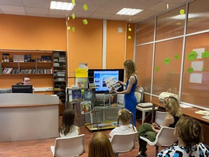 В библиотеке №215 прошла выставка фотографий и рисунков, посвященная Москве-реке