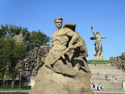 Вячеслав Володин: героизм, мужество, стойкость советских солдат и офицеров помогли одержать в 1943 году победу под Сталинградом