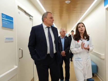 Партийный десант: Петр Толстой и Максим Руднев посетили открывшуюся после капремонта поликлинику в Кузьминках