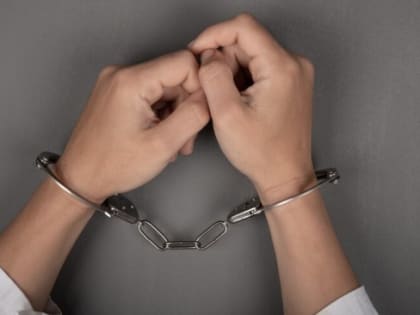 На Новобутовской ул. полицейские задержали прохожего с наркотиками в нижнем белье