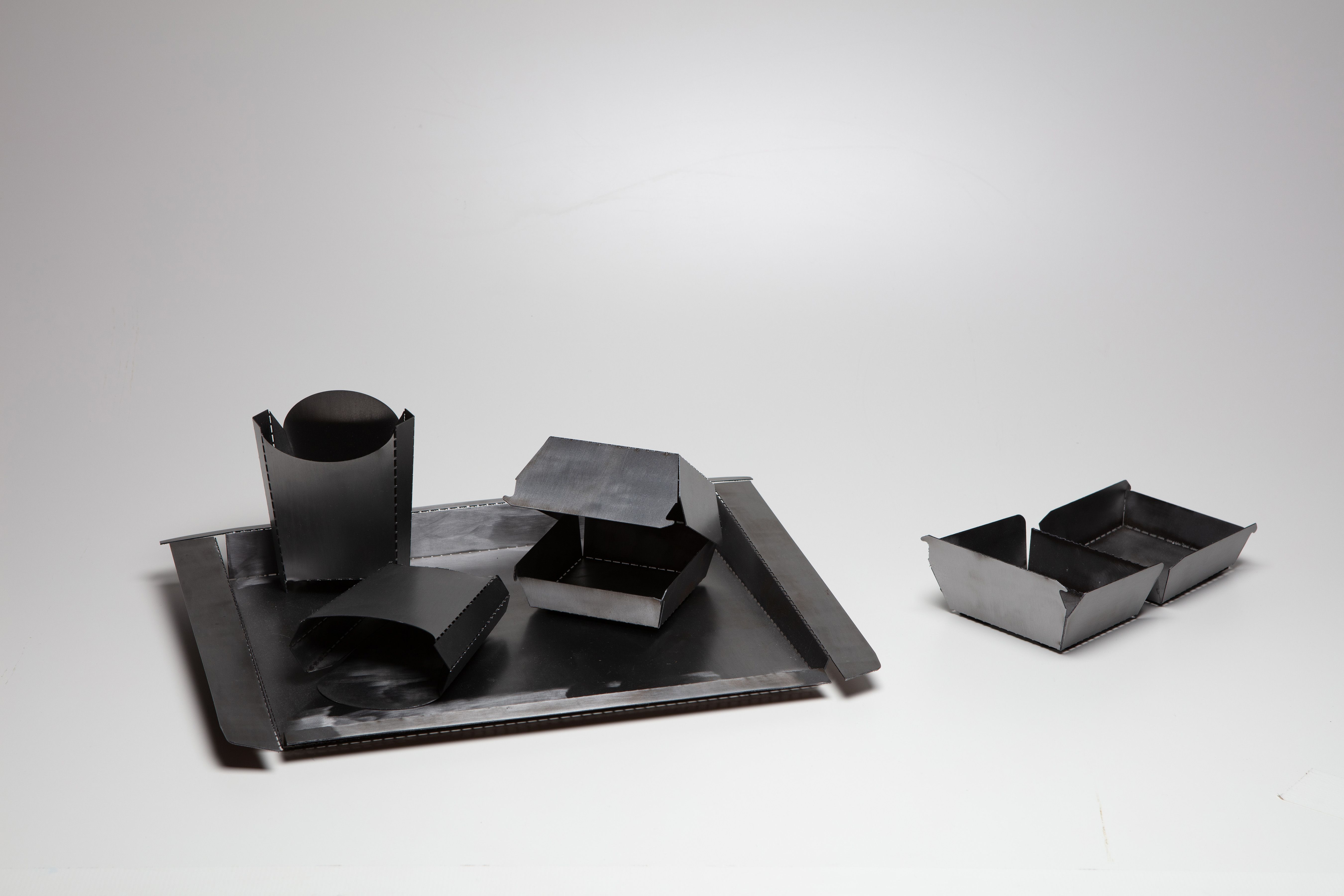 A fast food try with fast food packaging made from aluminium.