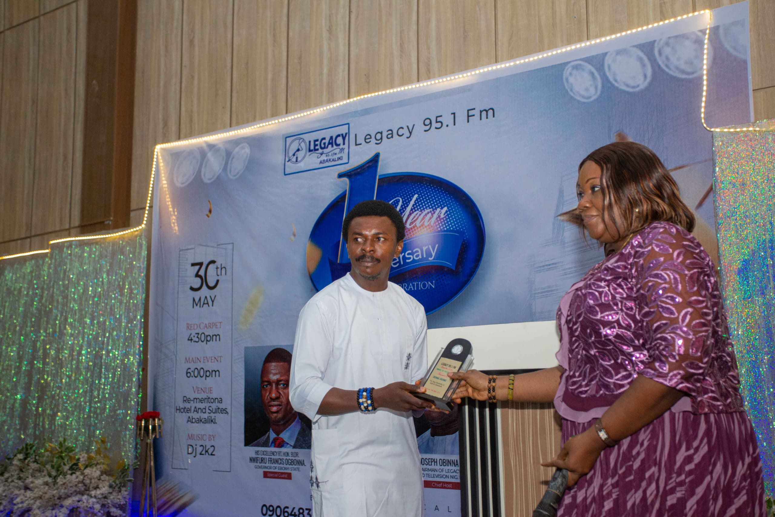 Obinna receives Award — 3