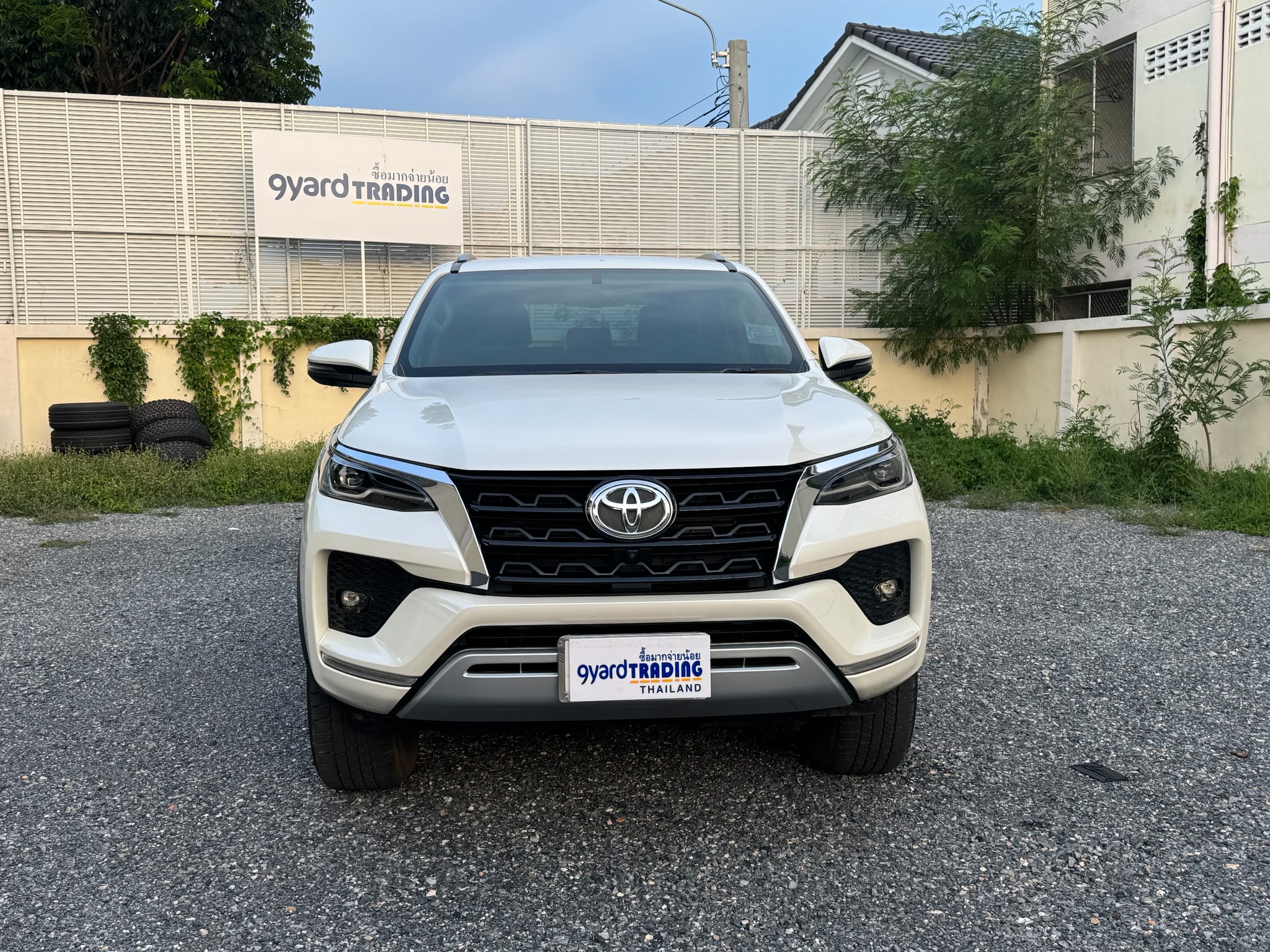 2022 TOYOTA FORTUNER SUV 2.4 4WD AT WHITE