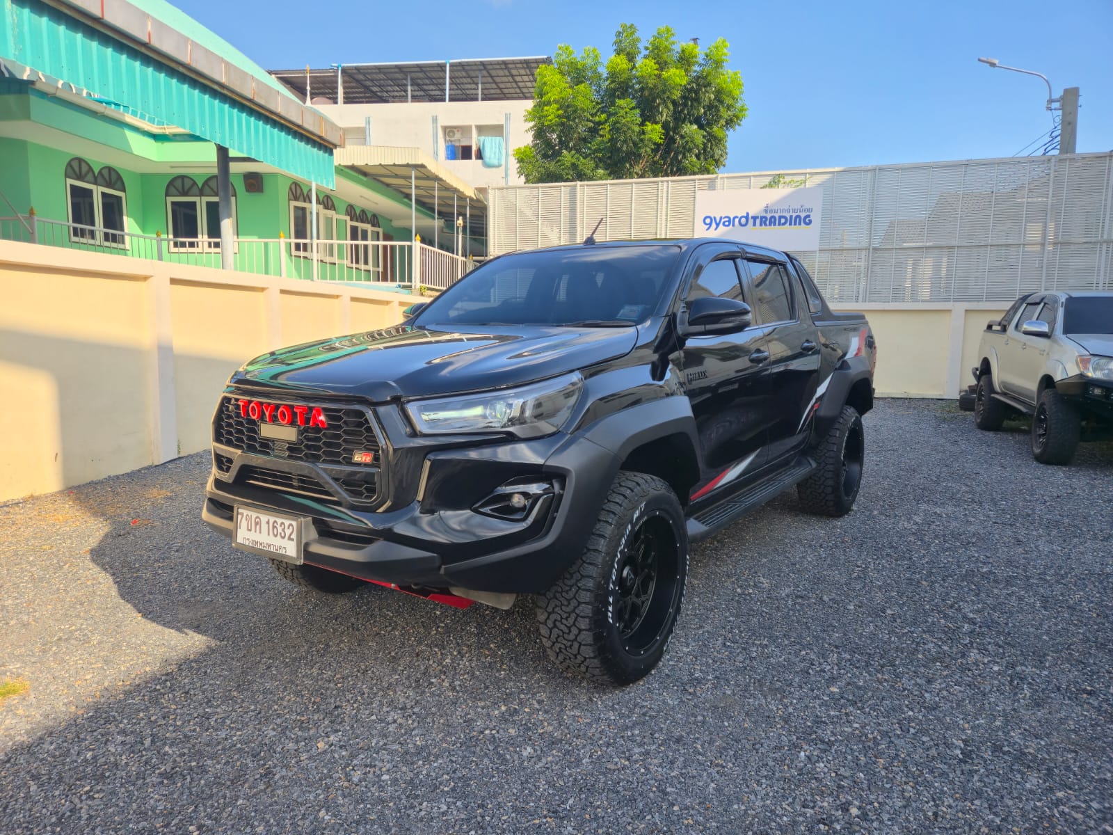 2017 TOYOTA HILUX REVO DOUBLE CAB 2.4 2WD AT BLACK