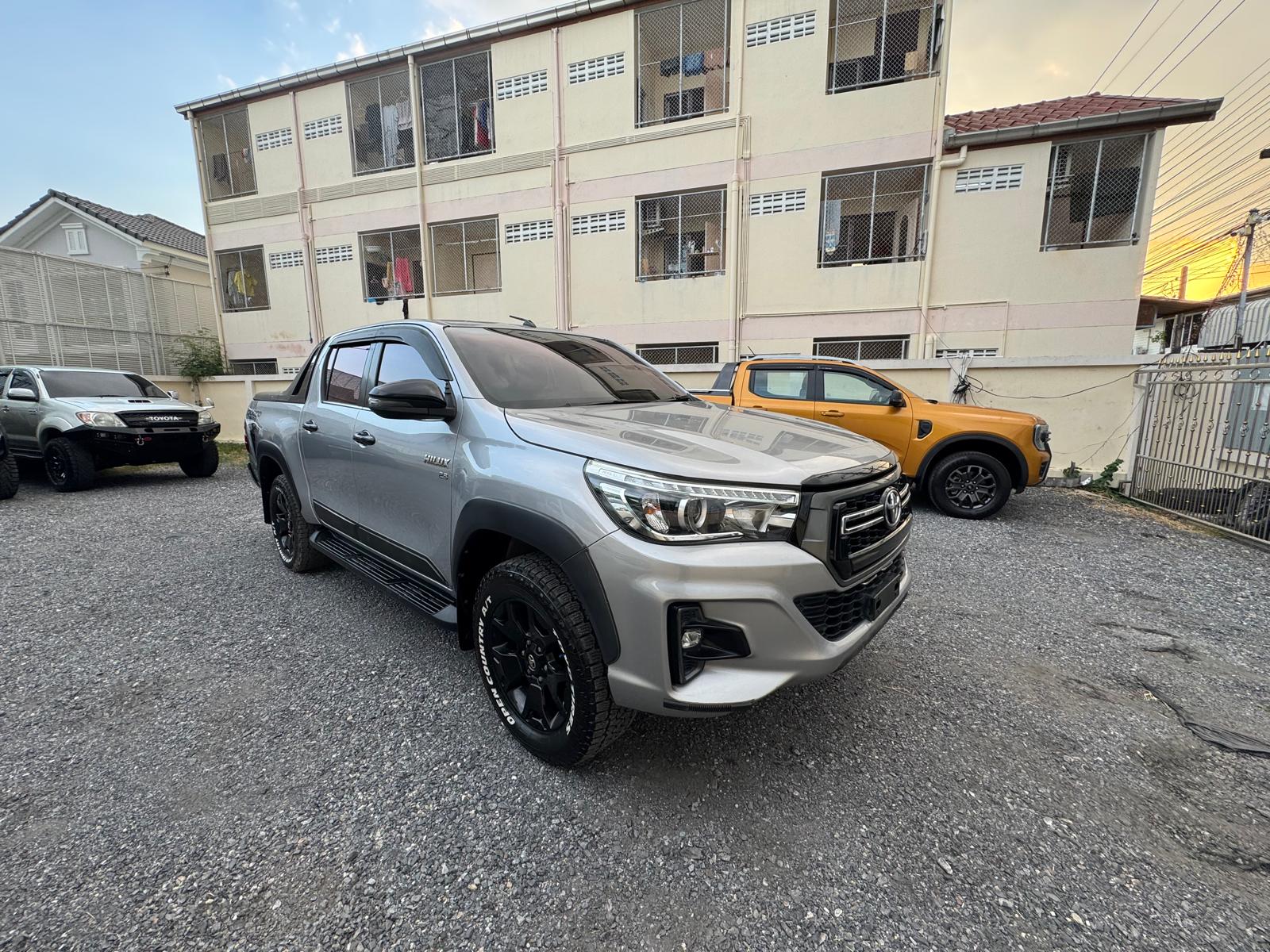 2019 TOYOTA HILUX REVO ROCCO DOUBLE CAB 2.8 4WD AT SILVER