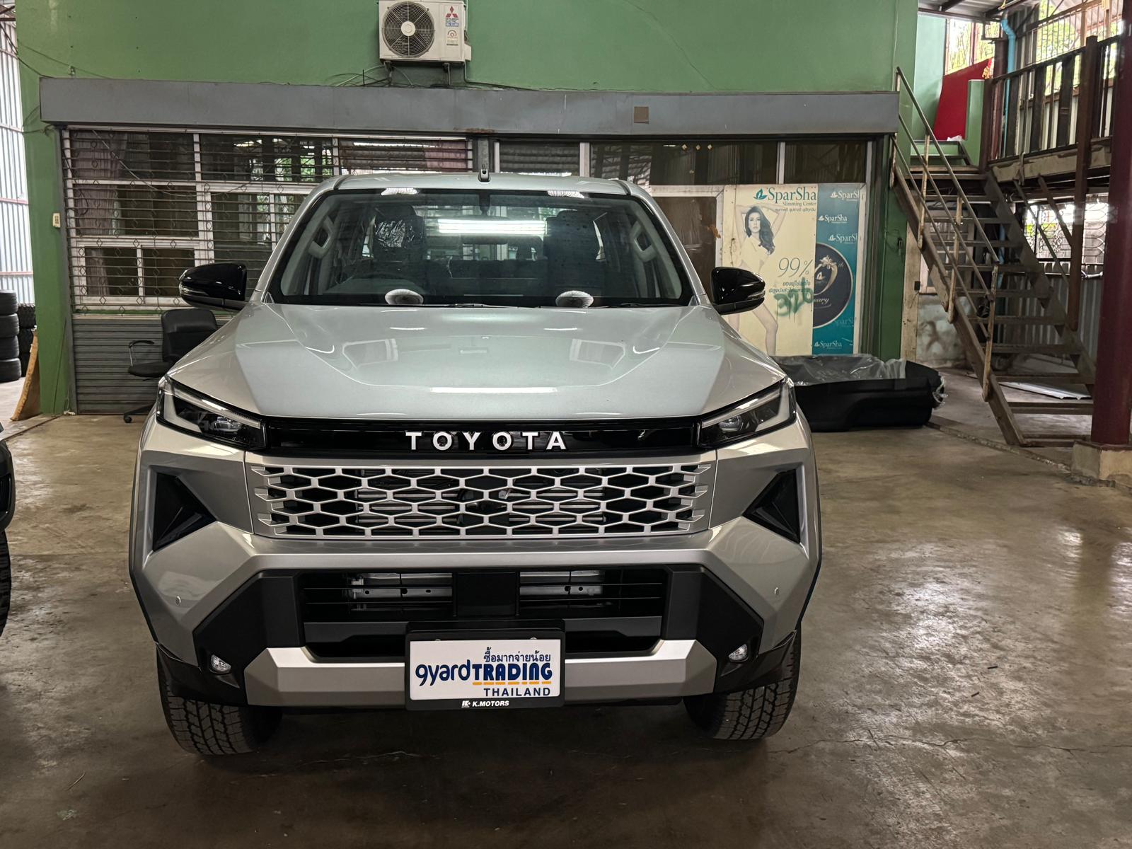 2026 TOYOTA HILUX TRAVO PREMIUM DOUBLE CAB 2.8 2WD AT SILVER