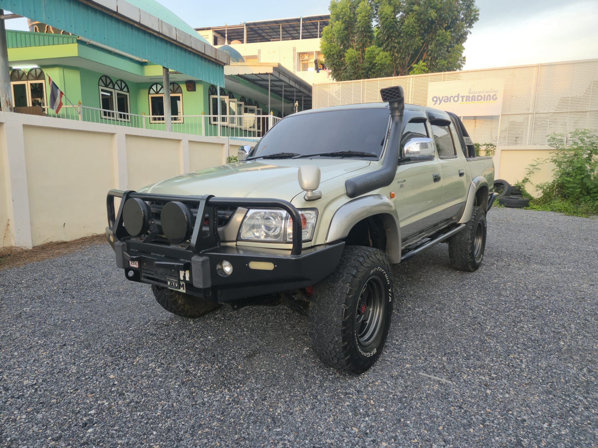 2002 TOYOTA HILUX TIGER DOUBLE CAB 2.5 4WD AT CHAMPAGNE