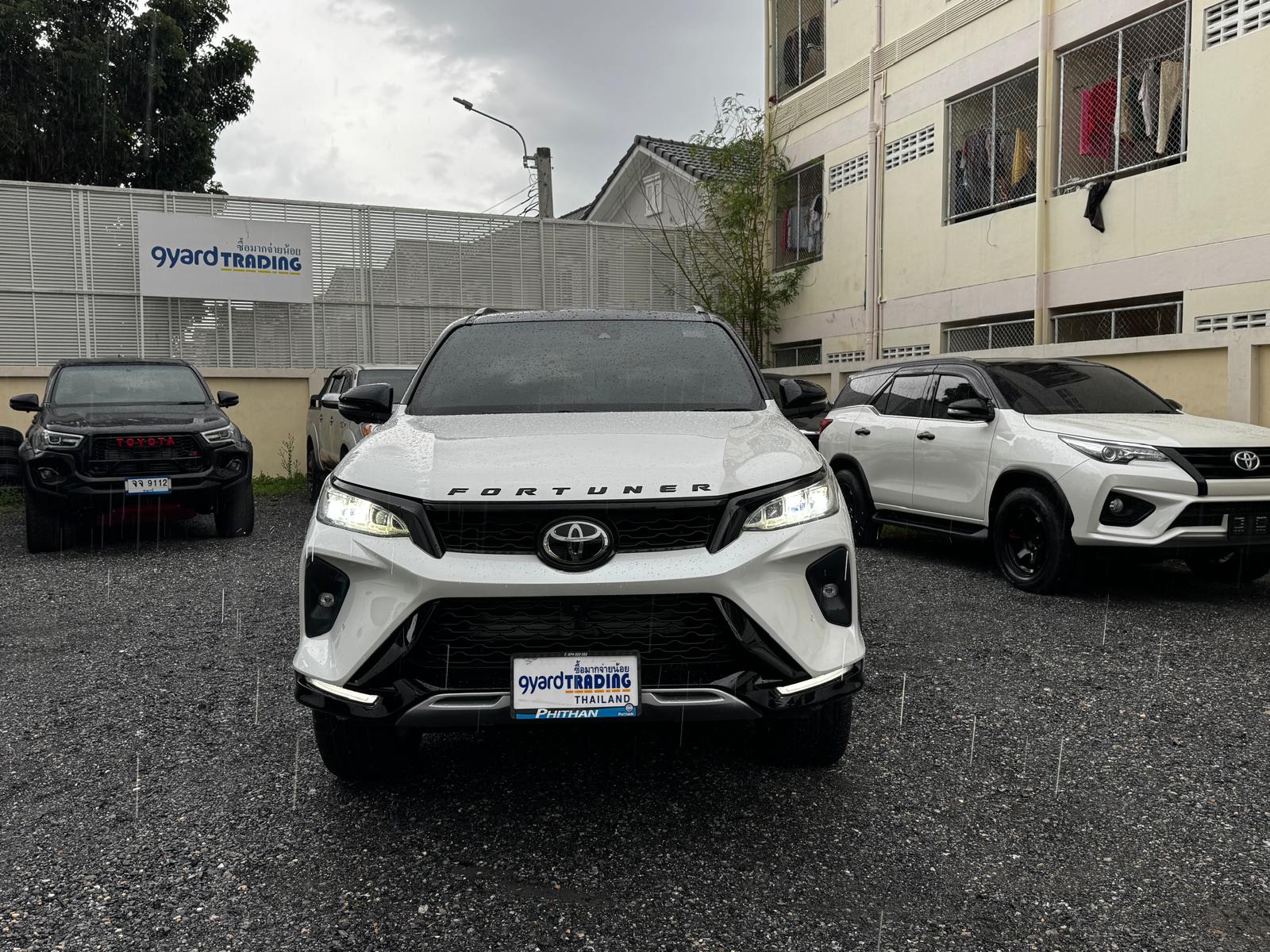 2022 TOYOTA FORTUNER LEGENDER SUV 2.4 4WD AT WHITE