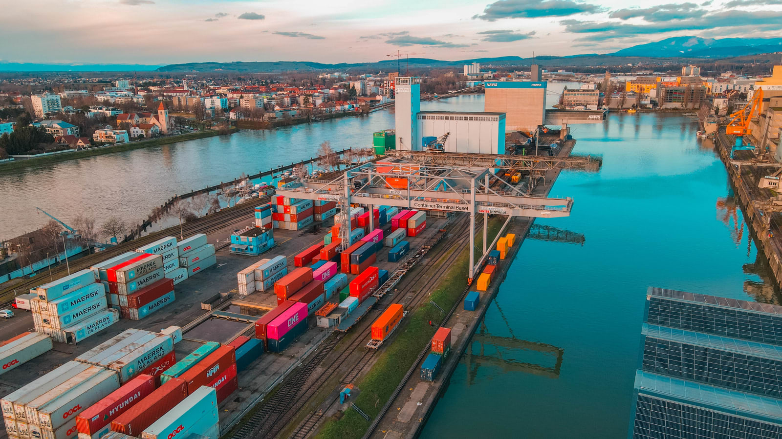 Basler Rheinhafen von oben