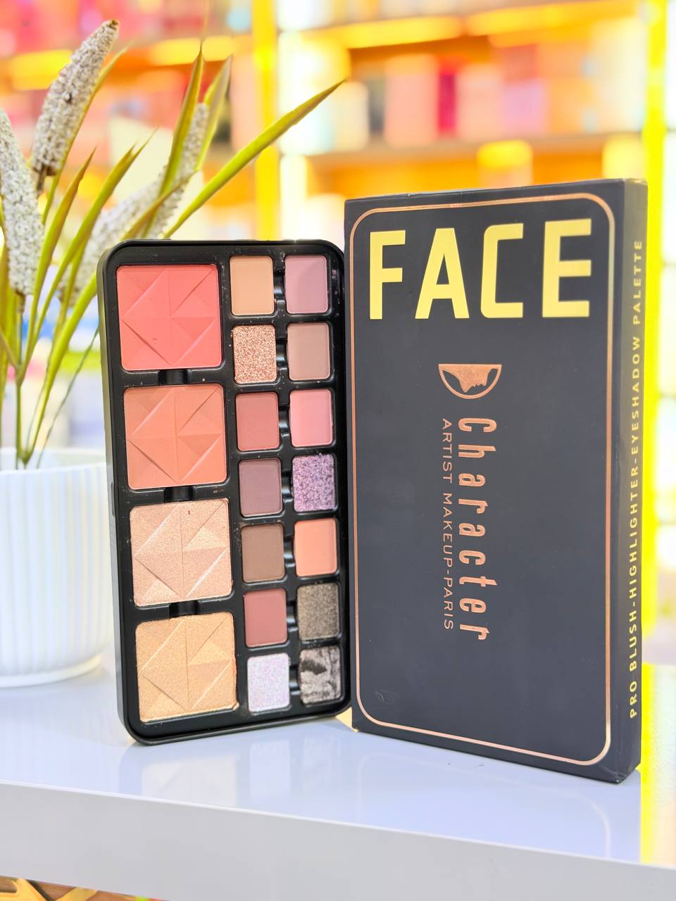 Character FACE Pro Palette – Blush, Highlighter & Eyeshadow