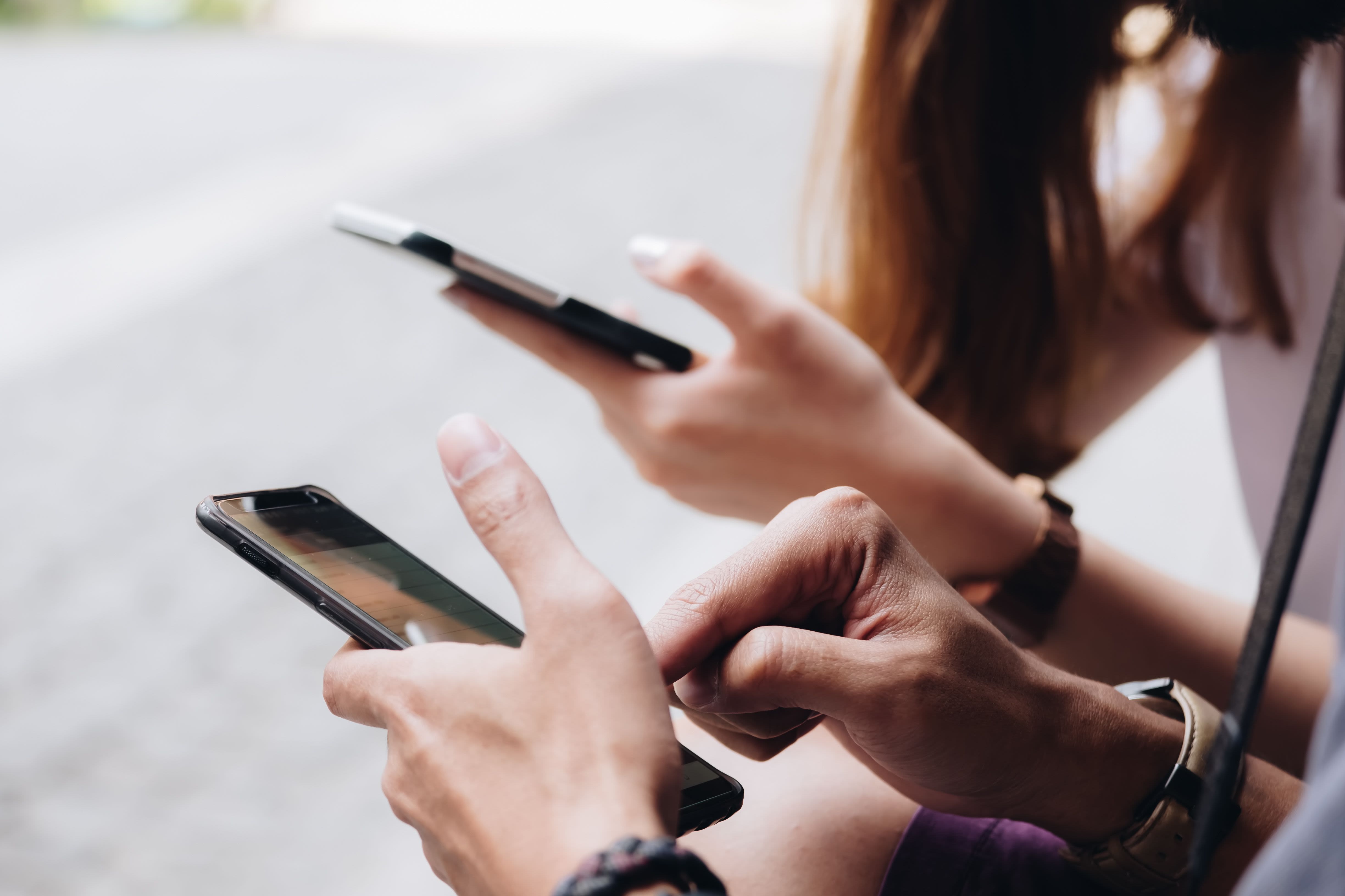 Améliorer l'engagement et la fidélité client avec les messages RCS, le SMS 2.0