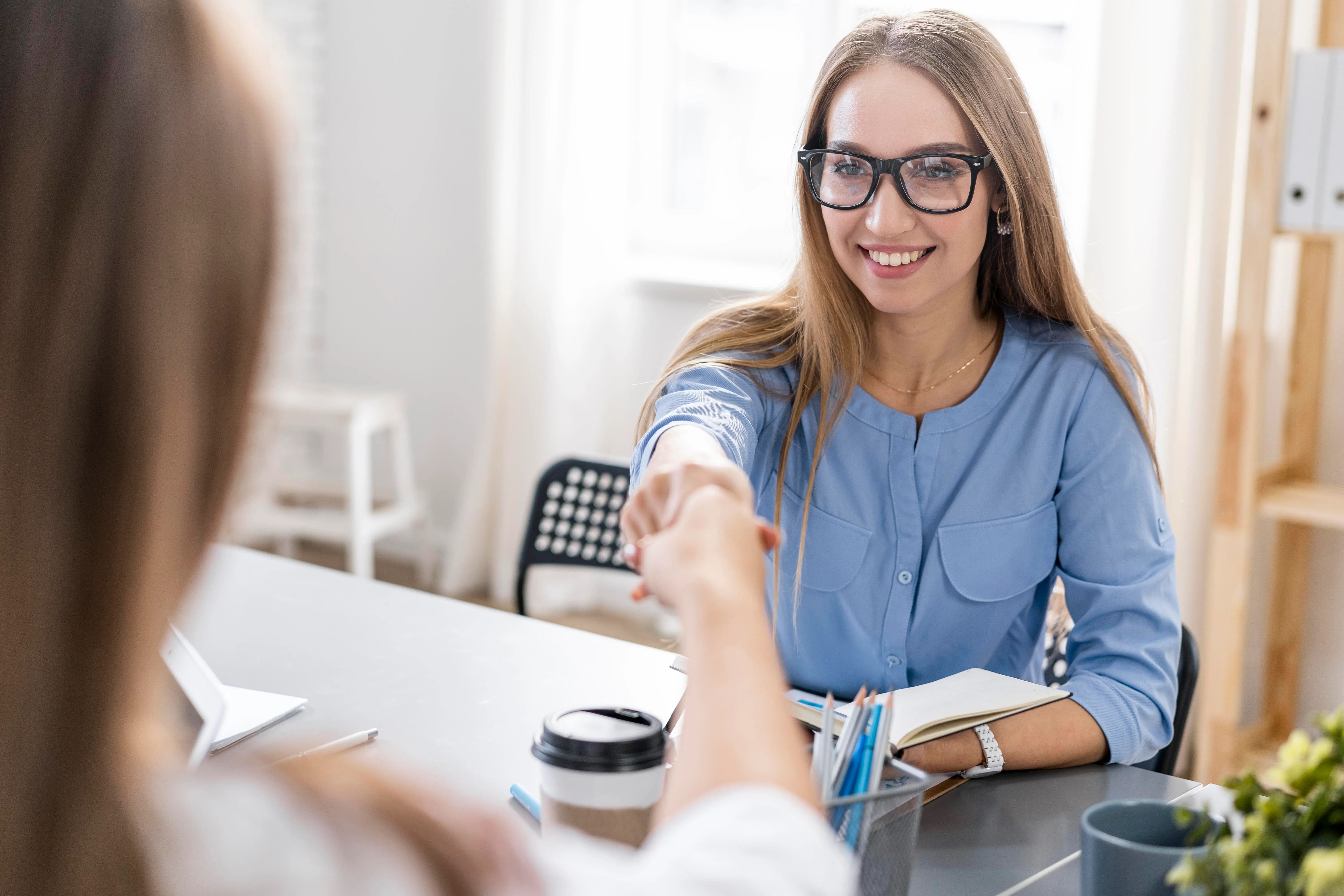 Chatbot IA générative offrant une expérience client personnalisée pour améliorer la fidélité.
