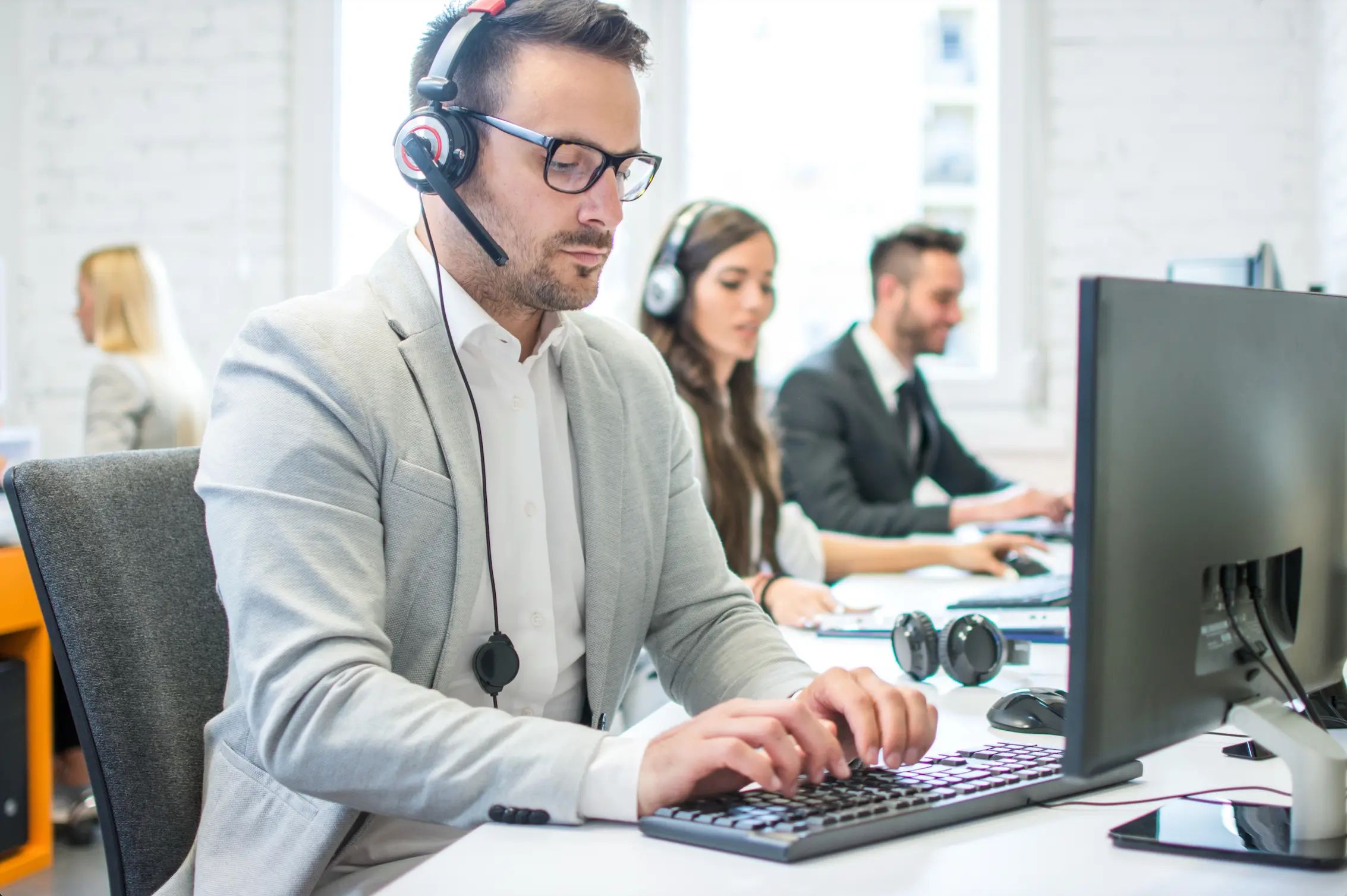 Agent IA dans les télécoms : réponse immédiate aux clients et aide aux conseillers