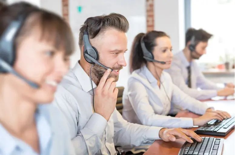 Déviation d’appel utilisée pour orienter les clients vers des solutions digitales efficaces et réduire la pression sur les centres d’appels.