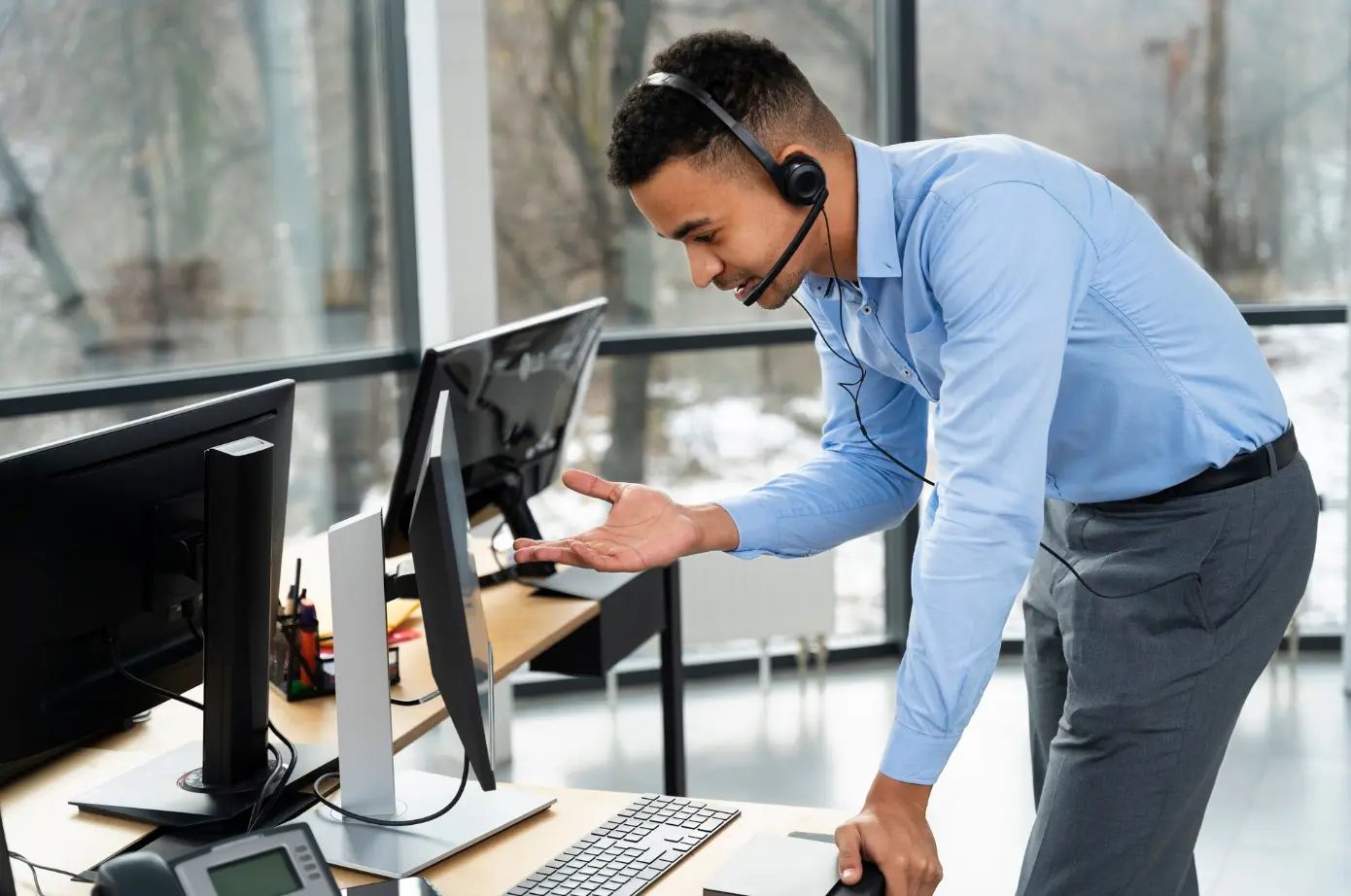 Agents IA connectés aux outils internes pour analyser les demandes clients, contextualiser les réponses et assister les équipes dans leur prise de décision.