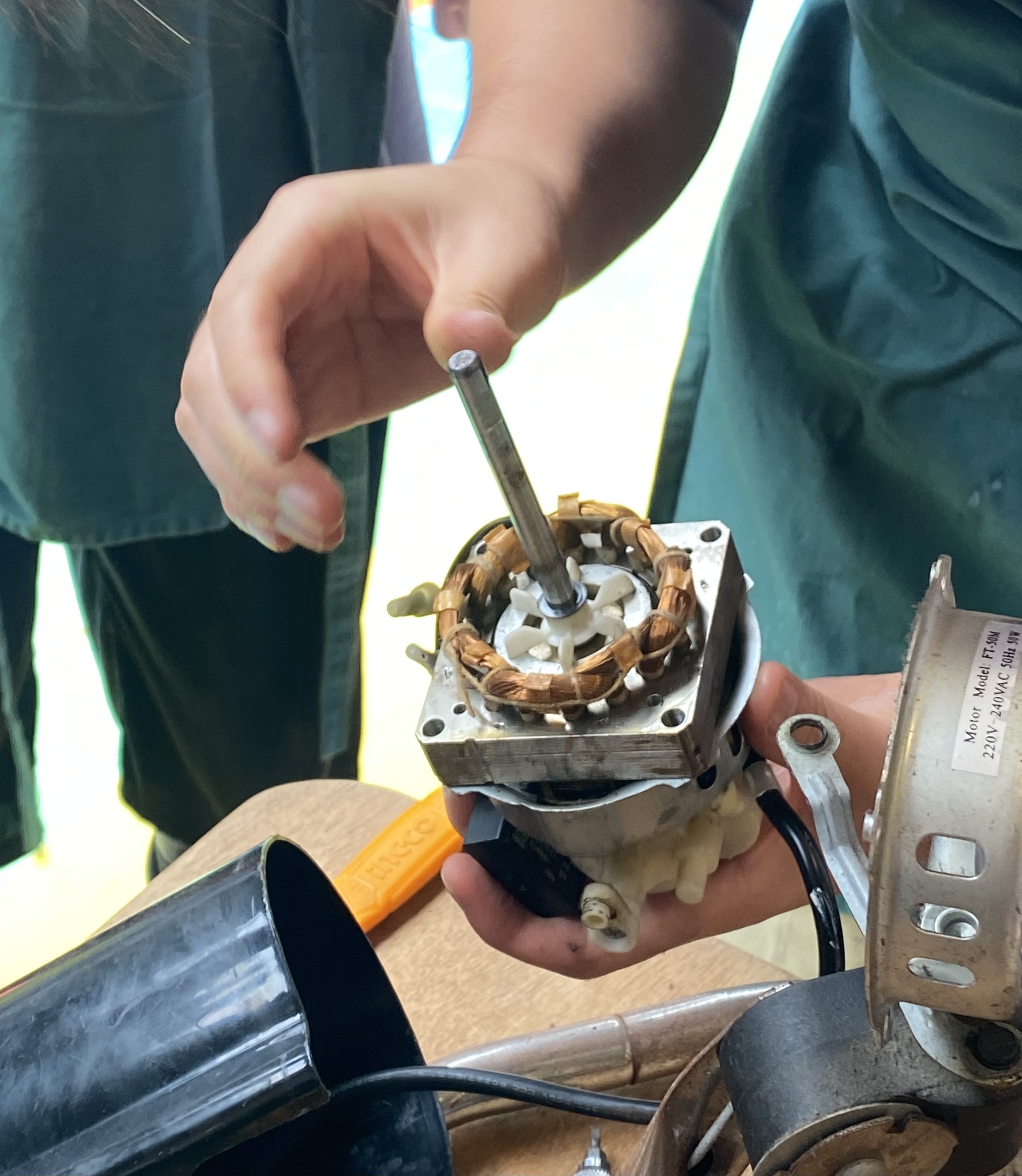 Copper coil of a fan&rsquo;s motor exposed