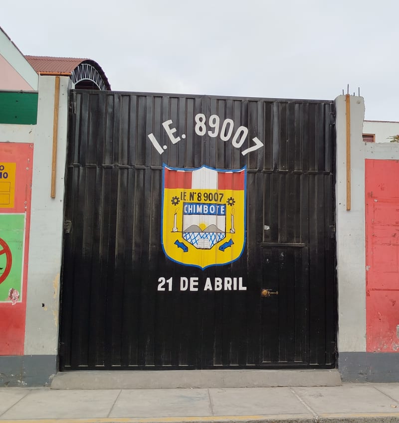 Entrada de la Institución Educativa N.º 89007