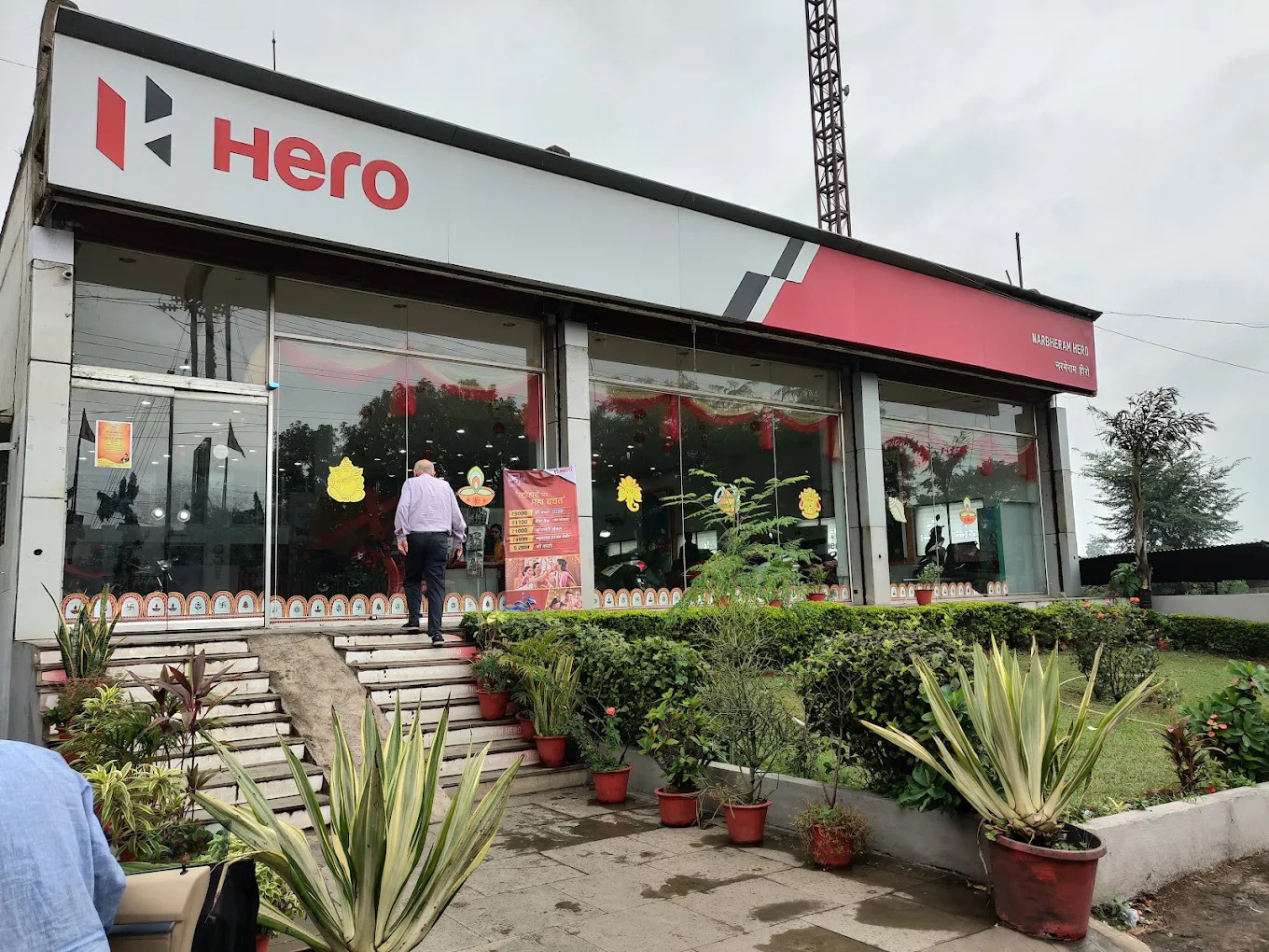 Outdoor facade of Hero MotoCorp dealership with service and delivery zone