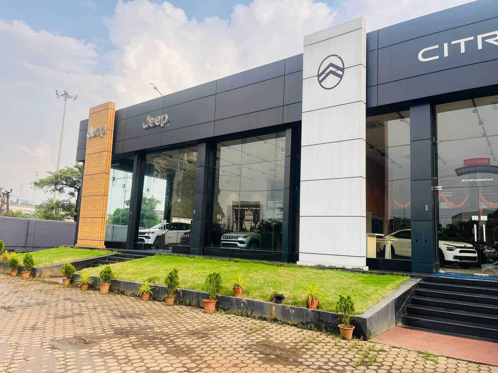 Front exterior elevation of authorized Jeep dealership