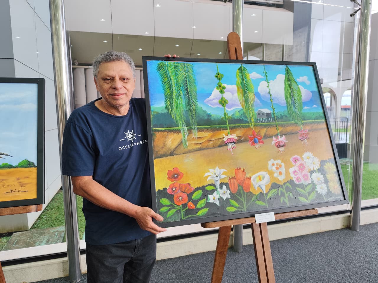 Dim apresenta a exposição “Cores da Amazônia” - Foto: Mirlany Silva/A Tribuna
