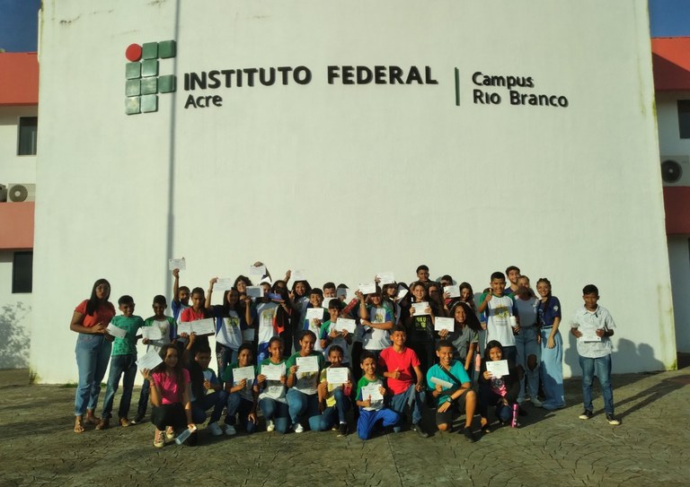 Cursos são gratuitos em Rio Branco e Tarauacá, com 300 vagas destinadas a estudantes, servidores e à comunidade em geral
