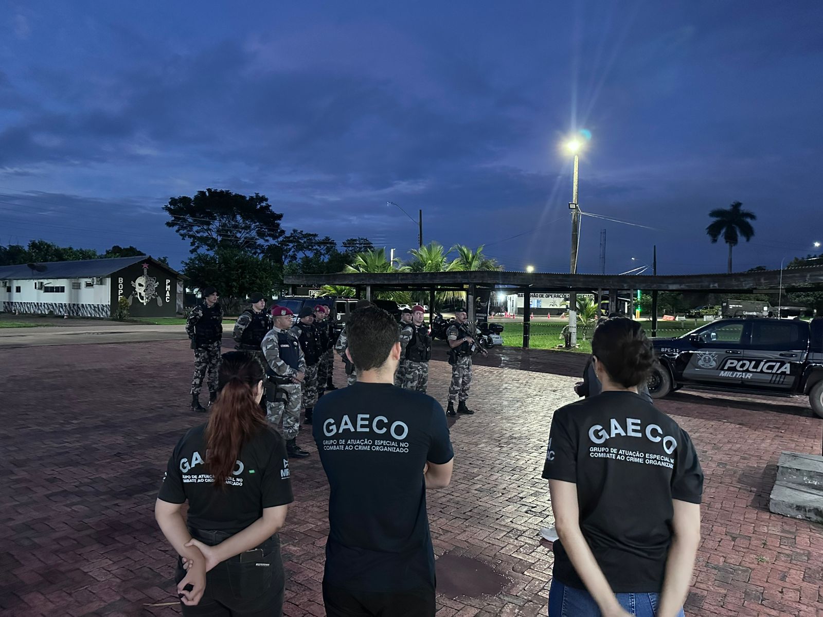 Cerca de 40 policiais militares, além de promotores de Justiça e servidores do MPAC, participam da operação