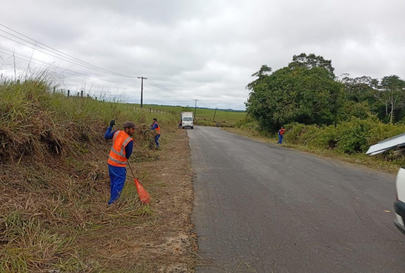 Também foi determinada a retomada dos serviços de roçagem e conservação em todas as rodovias estaduais