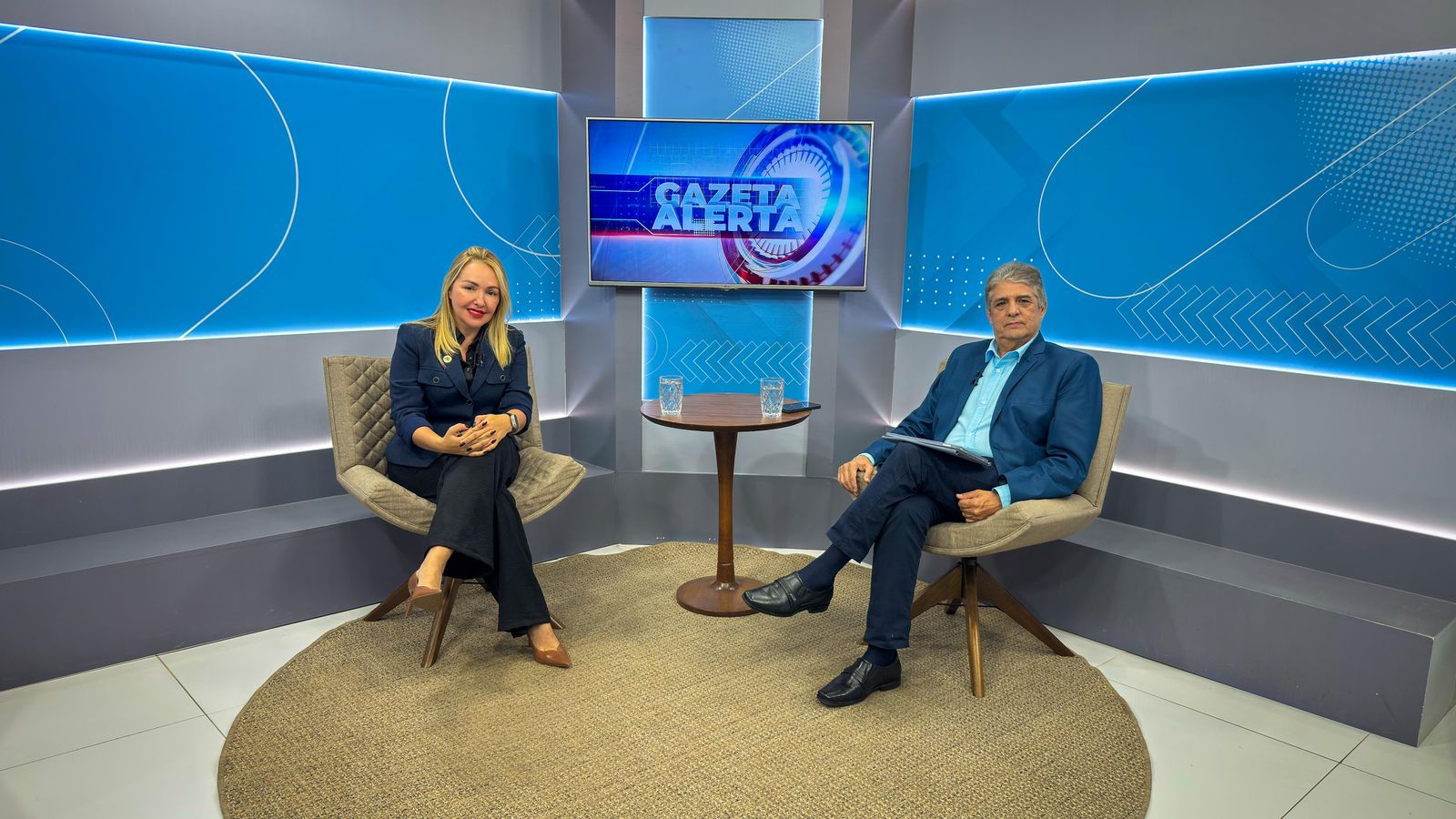 Encerrando a agenda da semana, a presidente participou do programa Gazeta Entrevista, da TV Gazeta/Record Acre, apresentado pelo jornalista Astério Moreira