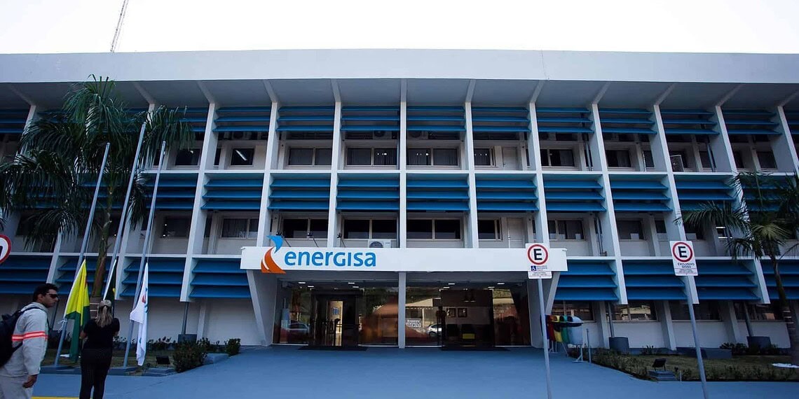 O reajuste na conta de luz, realizado anualmente, leva em conta dois processos previstos nos contratos da distribuidora de energia elétrica