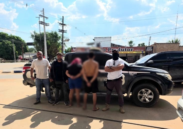 Um homem de 19 anos e uma mulher de 25 foram presos nesta segunda-feira,31, suspeitos de envolvimento com o tráfico de drogas