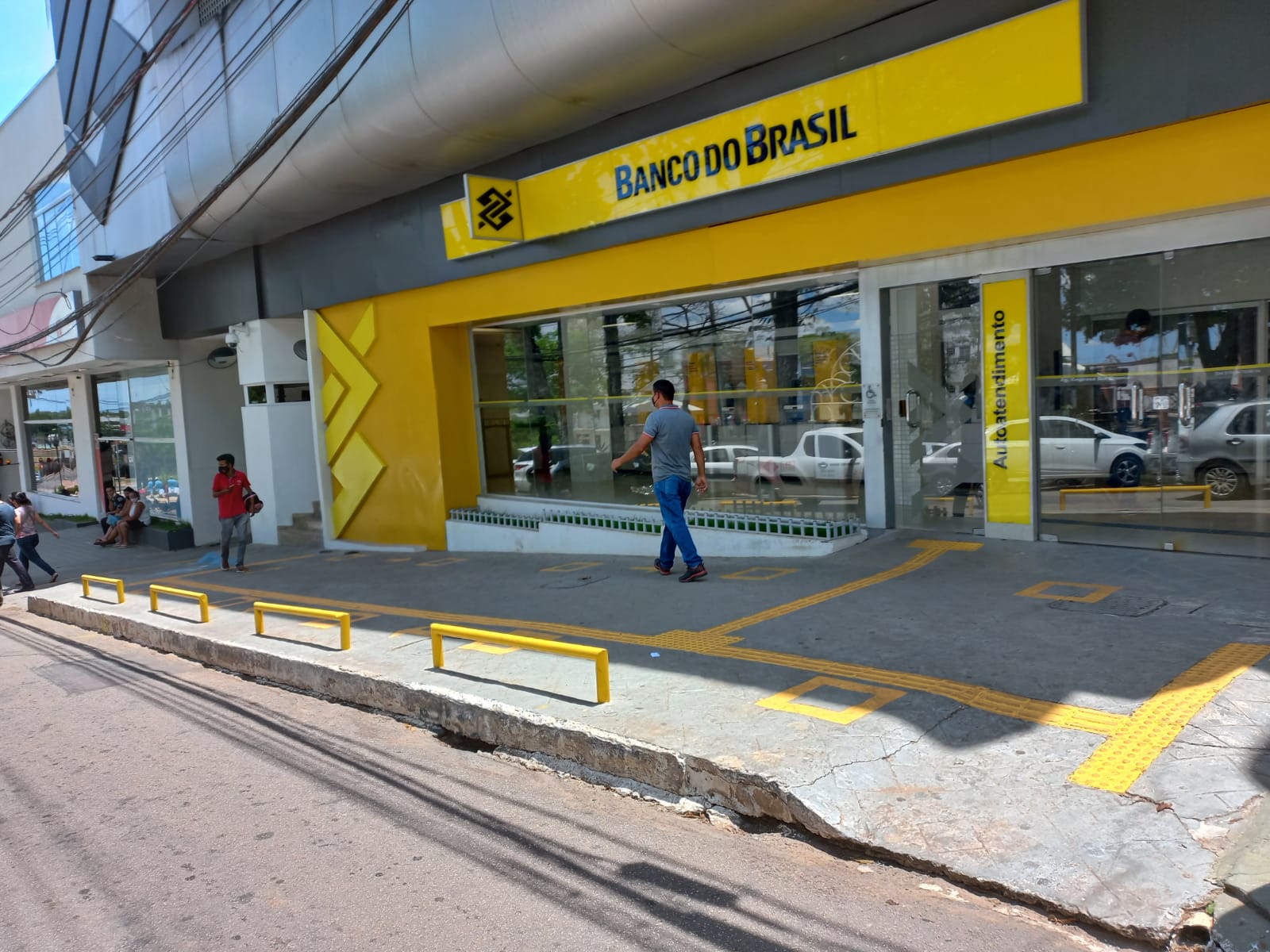 A categoria aceitou a proposta da instituição, que prevê a reposição integral da inflação medida pelo INPC (Índice Nacional de Preços ao Consumidor), mais aumento real de 0,6% nos próximos dois anos