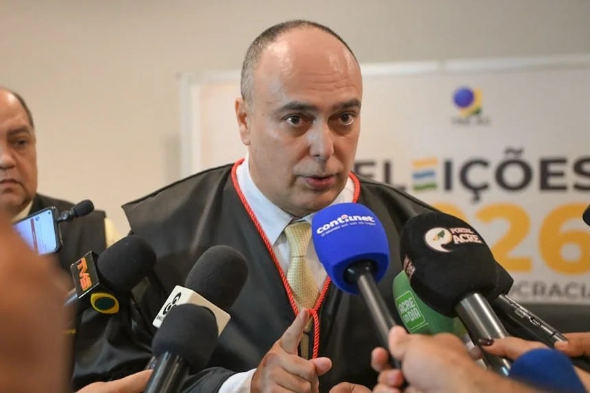 “Se alguma das 2.270 seções eleitorais ainda captou votos após as 15h, essa votação ocorreu regularmente”, declarou
