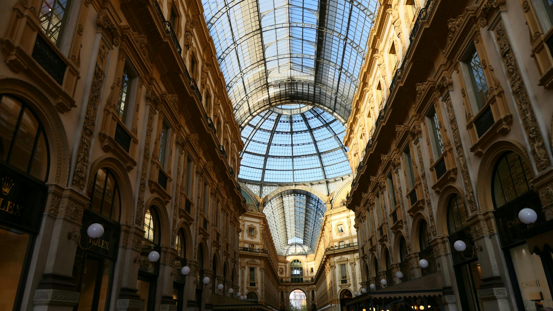 Explore the stunning architecture of Galleria Vittorio Emanuele II, Milan's iconic shopping gallery.