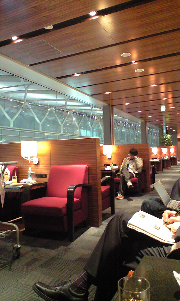 Airport lounge @ Haneda Airport 'Terminal 2'.