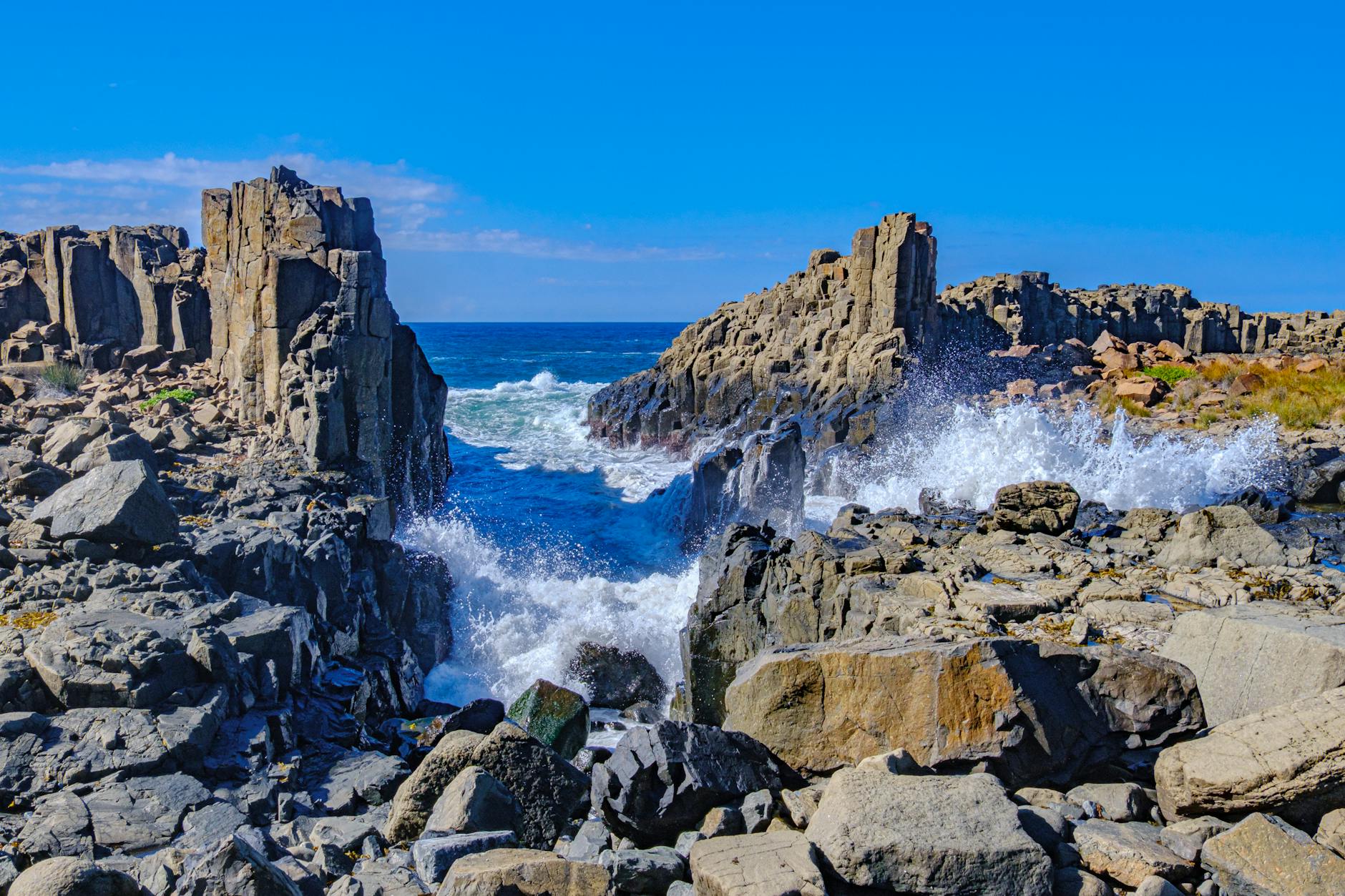 Explore the dramatic rock formations and crashing waves of Sydney's breathtaking coastline.